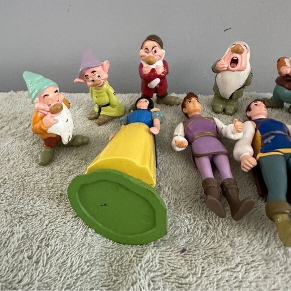 VTG DISNEY SNOW WHITE AND THE SEVEN DWARFS & 2 PRINCE FIGURES PVC (SET OF 10) - Picture 6 of 6